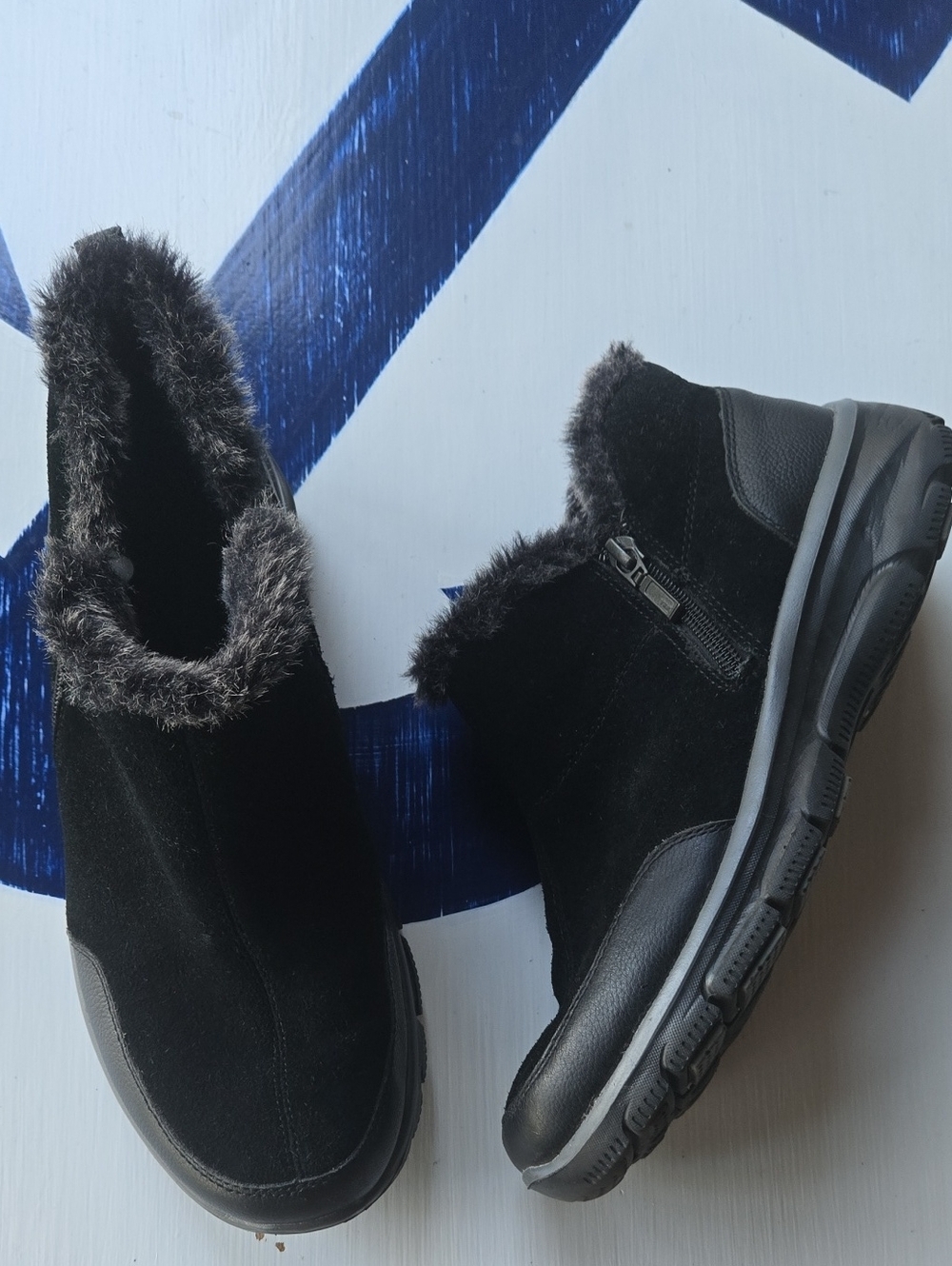Skechers "Easy Going" Black Suede Ankle Boot With Faux Fur Trim Size US 8.5